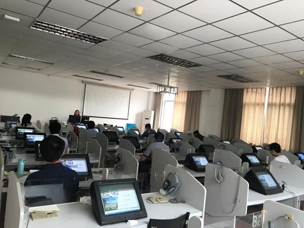 9 吴雅琦老师为williamhill中国公派出国教师开展国别培训_副本.png